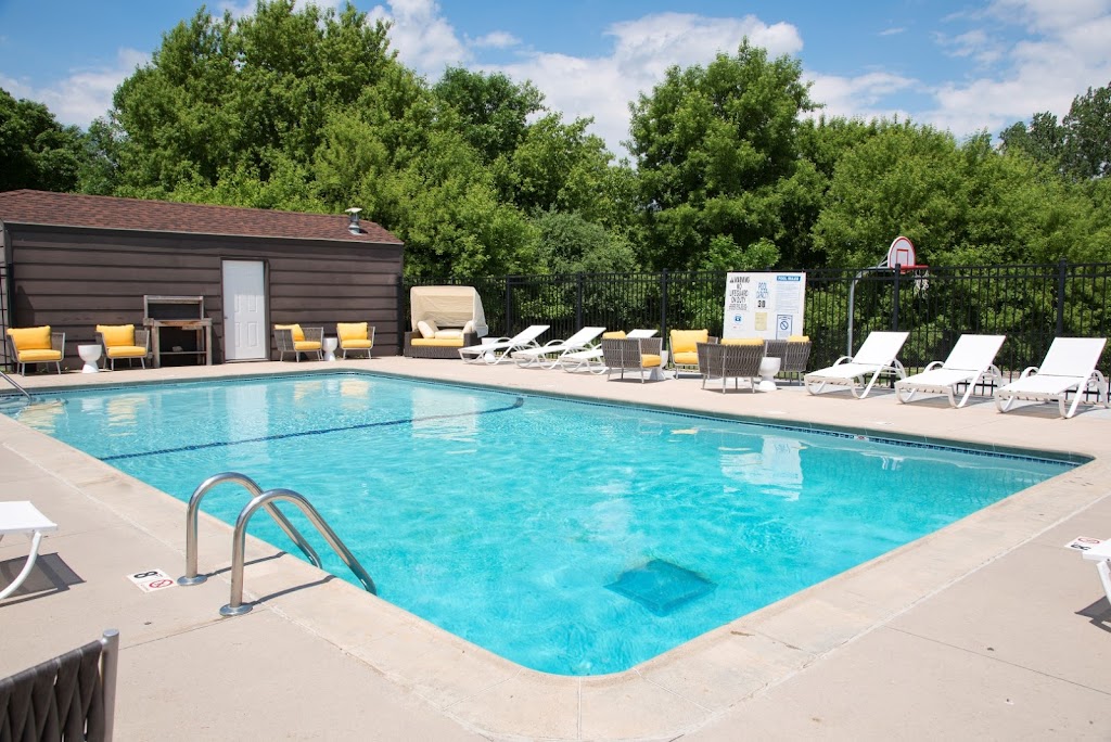 Eden Glen Apartments | 13670 Valley View Rd, Eden Prairie, MN 55344, USA | Phone: (952) 937-8337