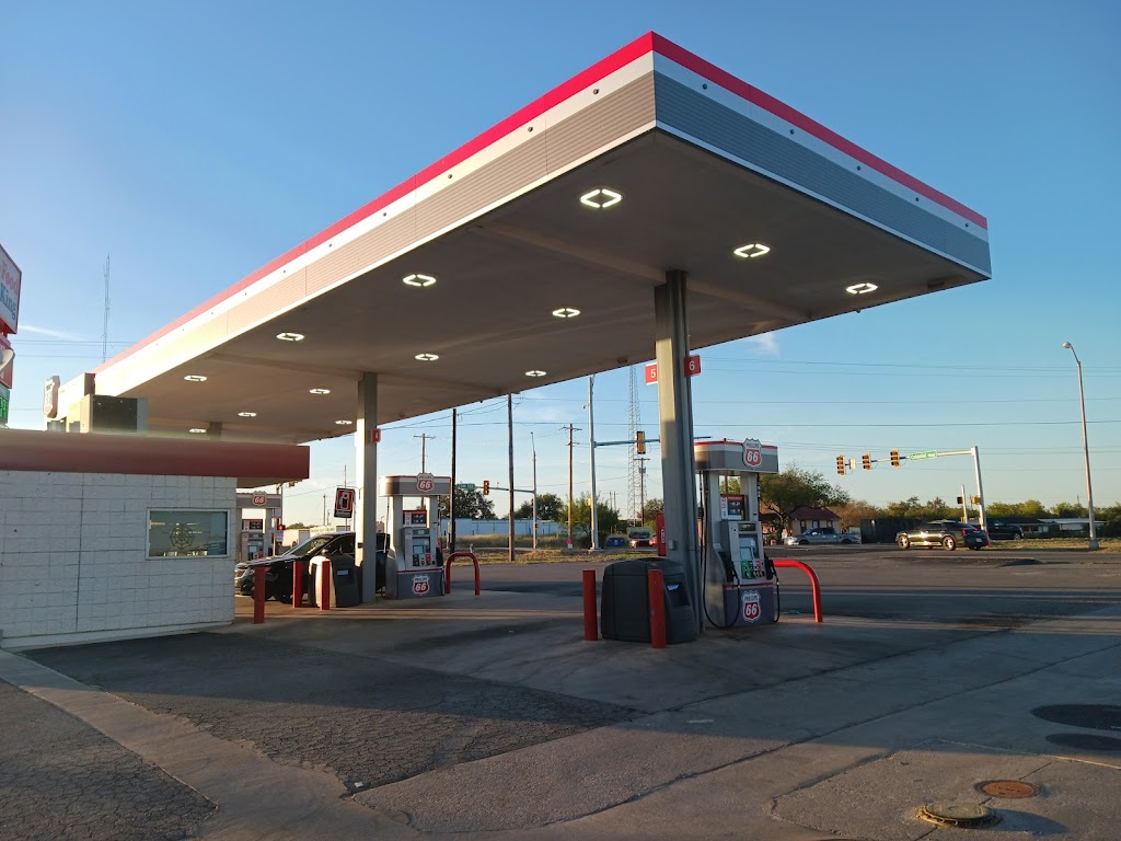 Phillips 66 | 100 E Colonial Pkwy, Devine, TX 78016, USA | Phone: (830) 663-4252