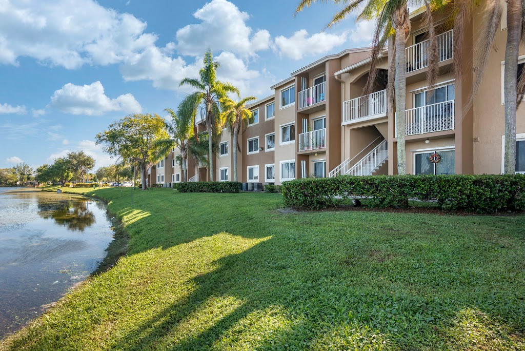 Summerlake Apartments | 5941 Summerlake Dr, Davie, FL 33314 | Phone: (954) 519-7825