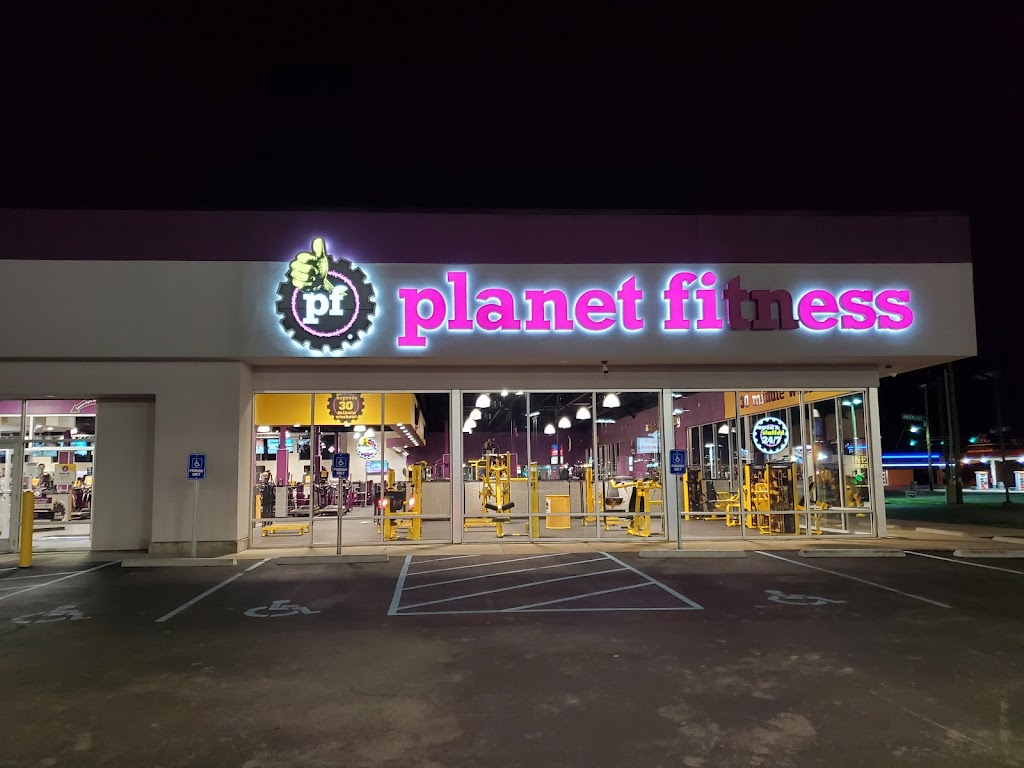 Planet Fitness | 4301 Shelbyville Rd, Louisville, KY 40207, USA | Phone: (502) 390-2021