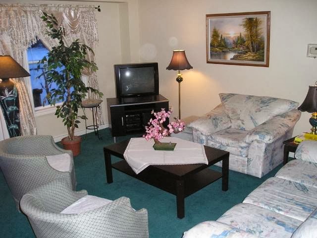 Susans Villa Bed & Breakfast Hotel | 5481 Ontario Ave, Niagara Falls, ON L2E 3S4, Canada | Phone: (289) 296-9402