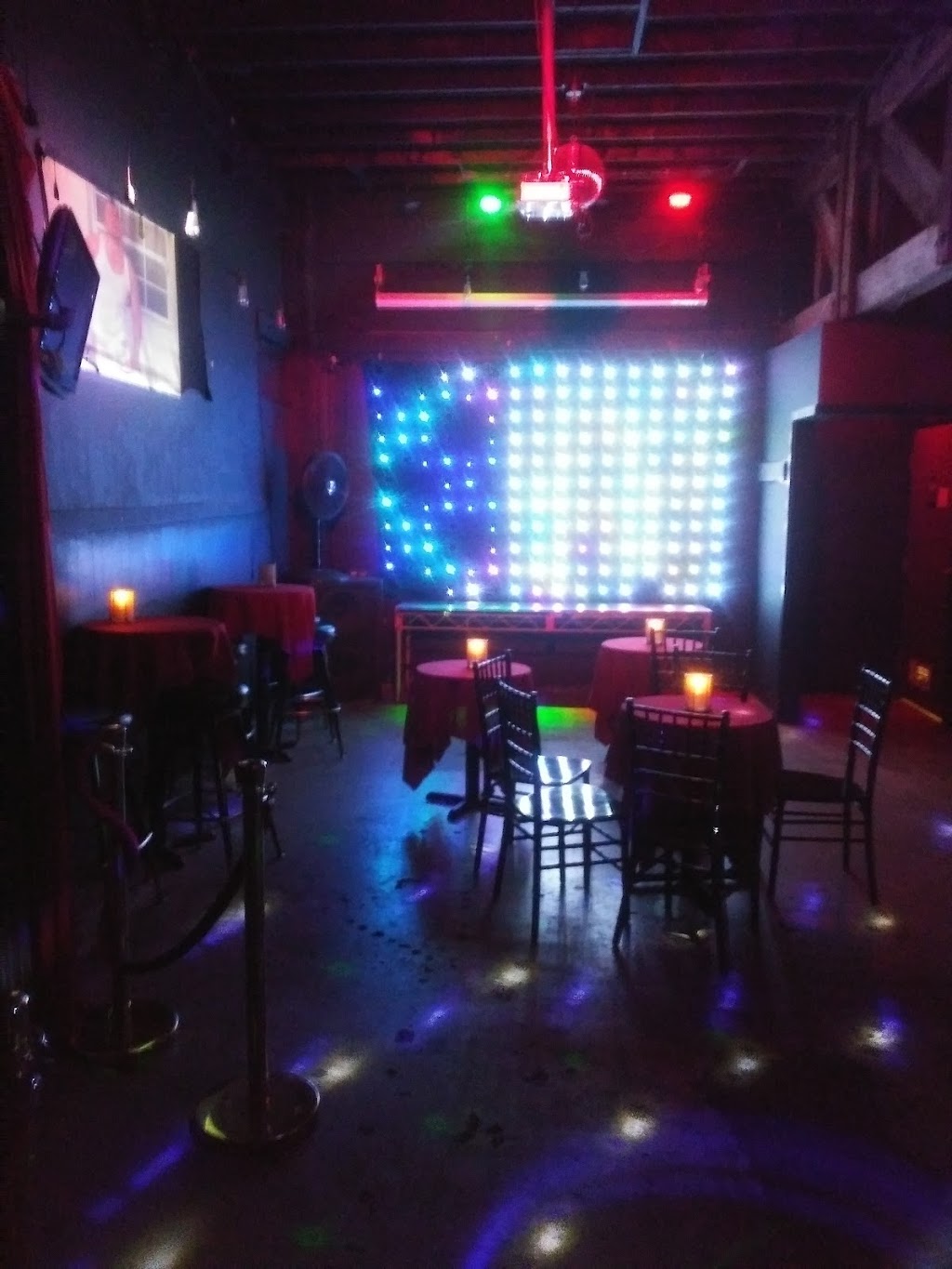 Faultline Bar | 4216 Melrose Ave, Los Angeles, CA 90029, USA | Phone: (424) 333-0173