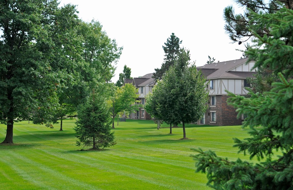 Rivers Edge Apartments | 504 Maplebrook Ln, Waterford Twp, MI 48327, USA | Phone: (844) 468-9559