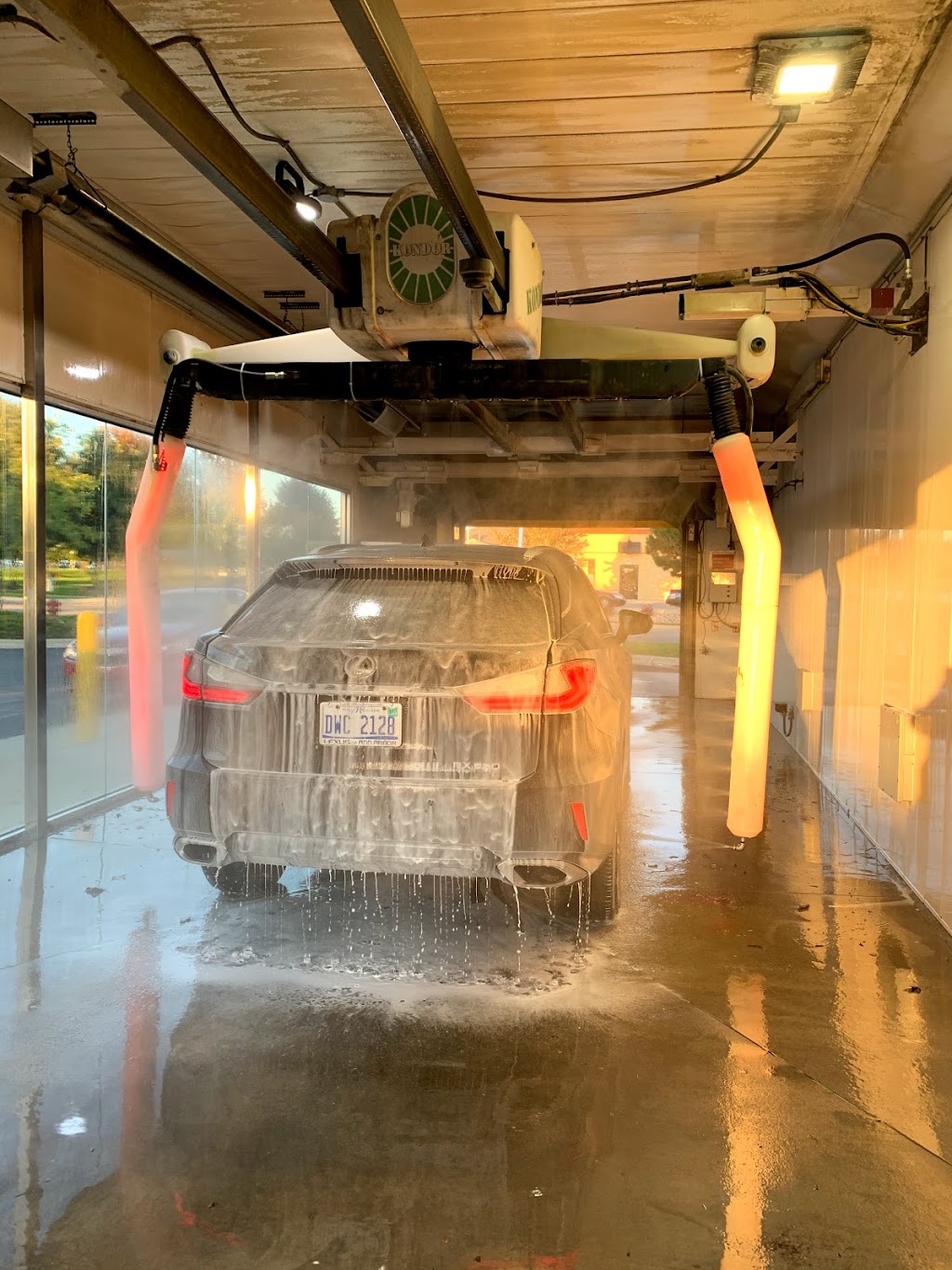 BP Touchless Carwash | 924 E Michigan Ave, Saline, MI 48176, USA | Phone: (734) 429-3052