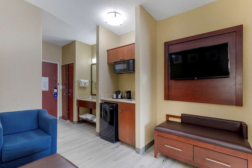 Comfort Suites Lakewood - Denver | 7260 W Jefferson Ave, Lakewood, CO 80235, USA | Phone: (303) 988-8600