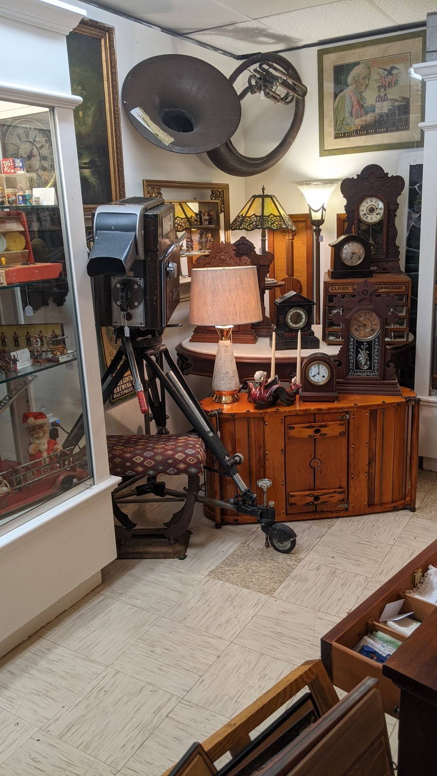 Tommys Antiques and Collectibles | 11333 Pulaski Hwy, White Marsh, MD 21162, USA | Phone: (410) 344-6603