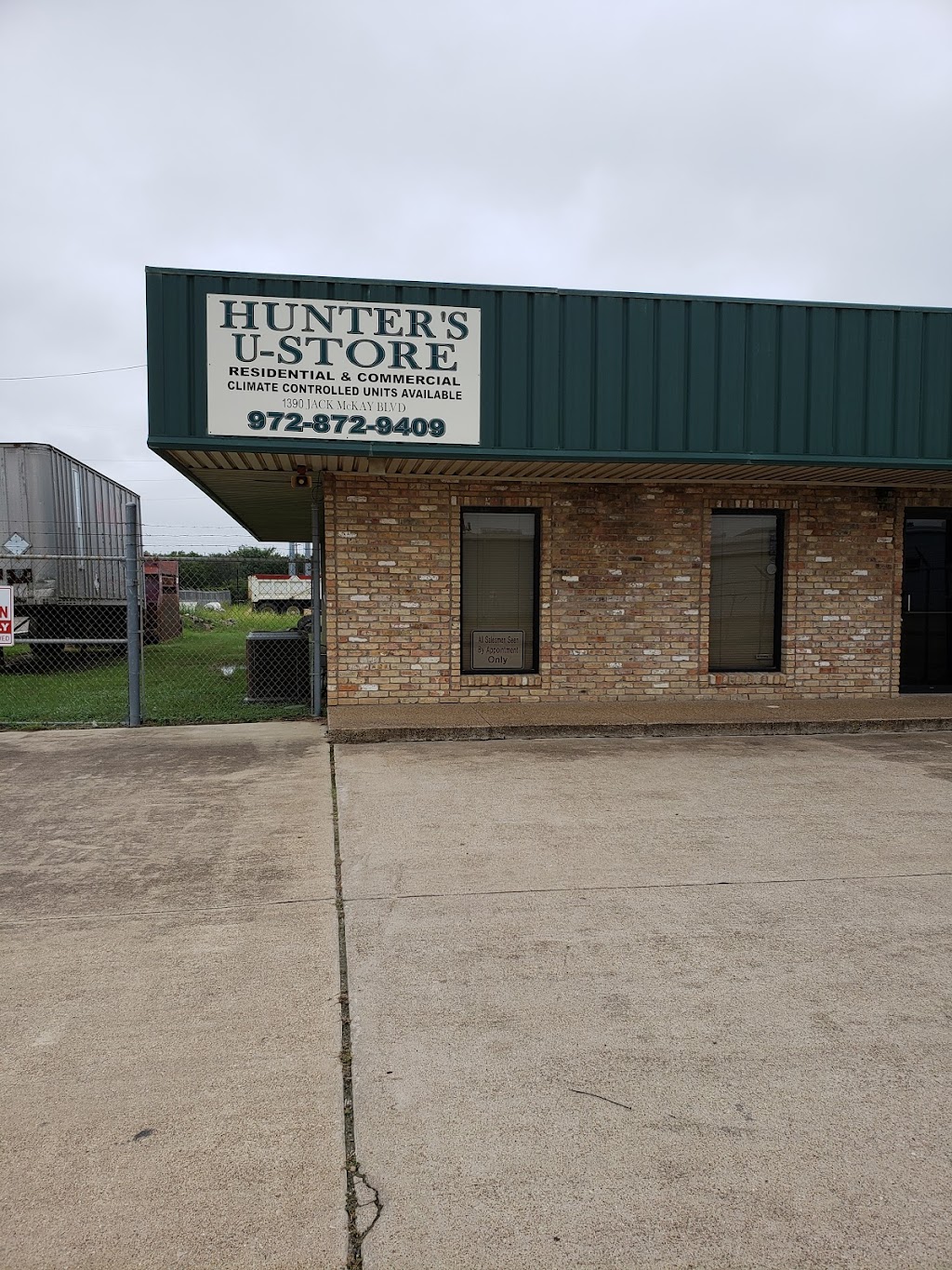 Hunter-U-Store | 1390 Jack McKay Blvd W, Ennis, TX 75119, USA | Phone: (972) 872-9409