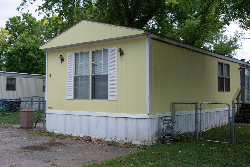 Whitewater Manufactured Home Community | 1303 Money St #10, Augusta, KS 67010, USA | Phone: (316) 500-3734