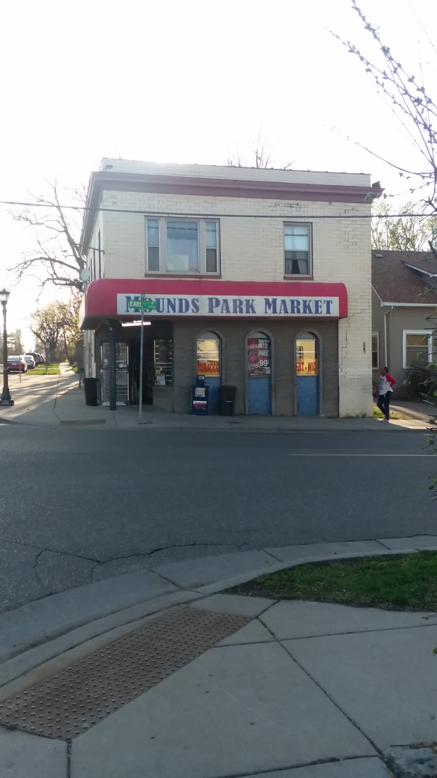 Mounds Park Market | 241 Earl St, St Paul, MN 55106 | Phone: (651) 772-8511