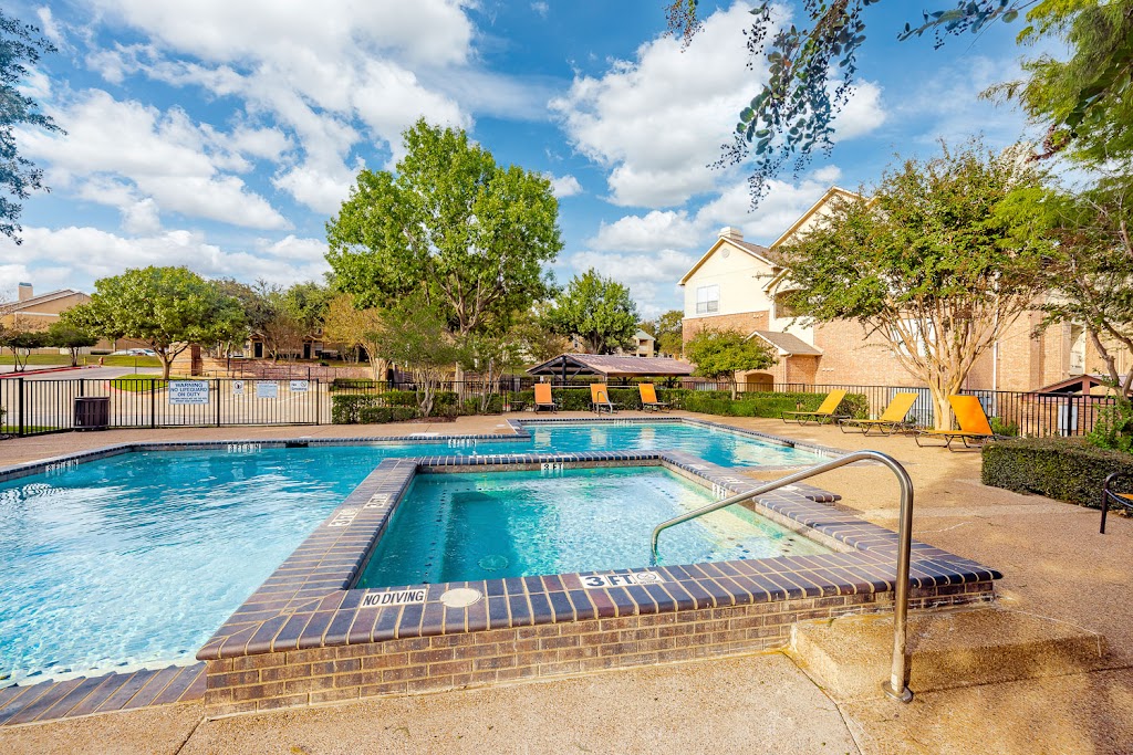 Parkside on the Creek Apartments | 700 Hill Trail Dr, Euless, TX 76039, USA | Phone: (817) 241-5889