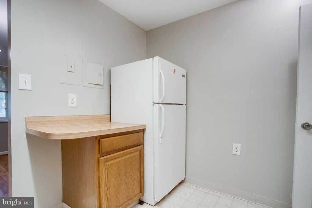 Flooring & Cabinet Outlet | 46005 Regal Plaza #150, Sterling, VA 20165, USA | Phone: (703) 406-1044