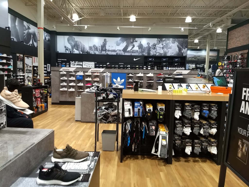 DICKS Sporting Goods | 1501 Sentinel Dr A, Chesapeake, VA 23320, USA | Phone: (757) 386-4274