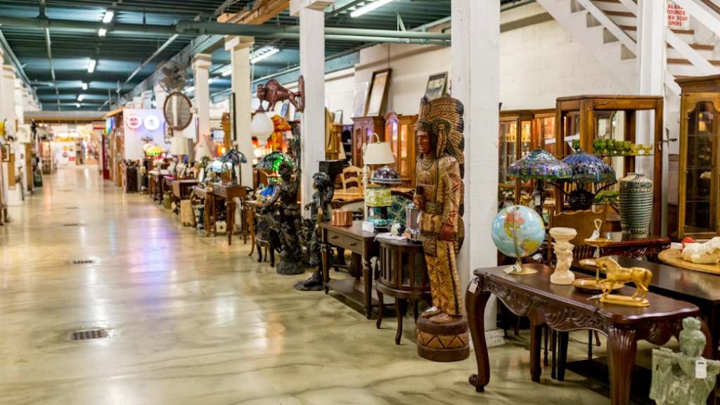 King Richards Antique Vintage Center | 12301 Whittier Blvd, Whittier, CA 90602 | Phone: (562) 698-5974