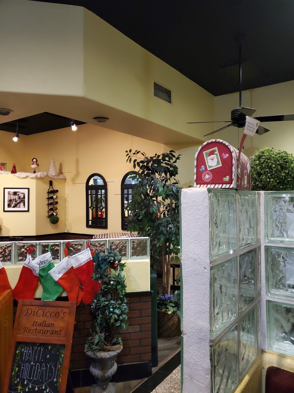 DiCiccos Italian Restaurant | 2221 W Shaw Ave, Fresno, CA 93711, USA | Phone: (559) 221-6338