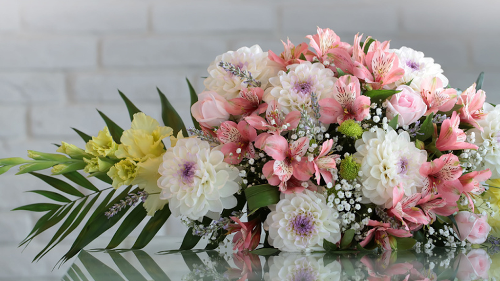 Floral Fantasies | 8222 State Street Rd, Batavia, NY 14020, USA | Phone: (585) 343-6282