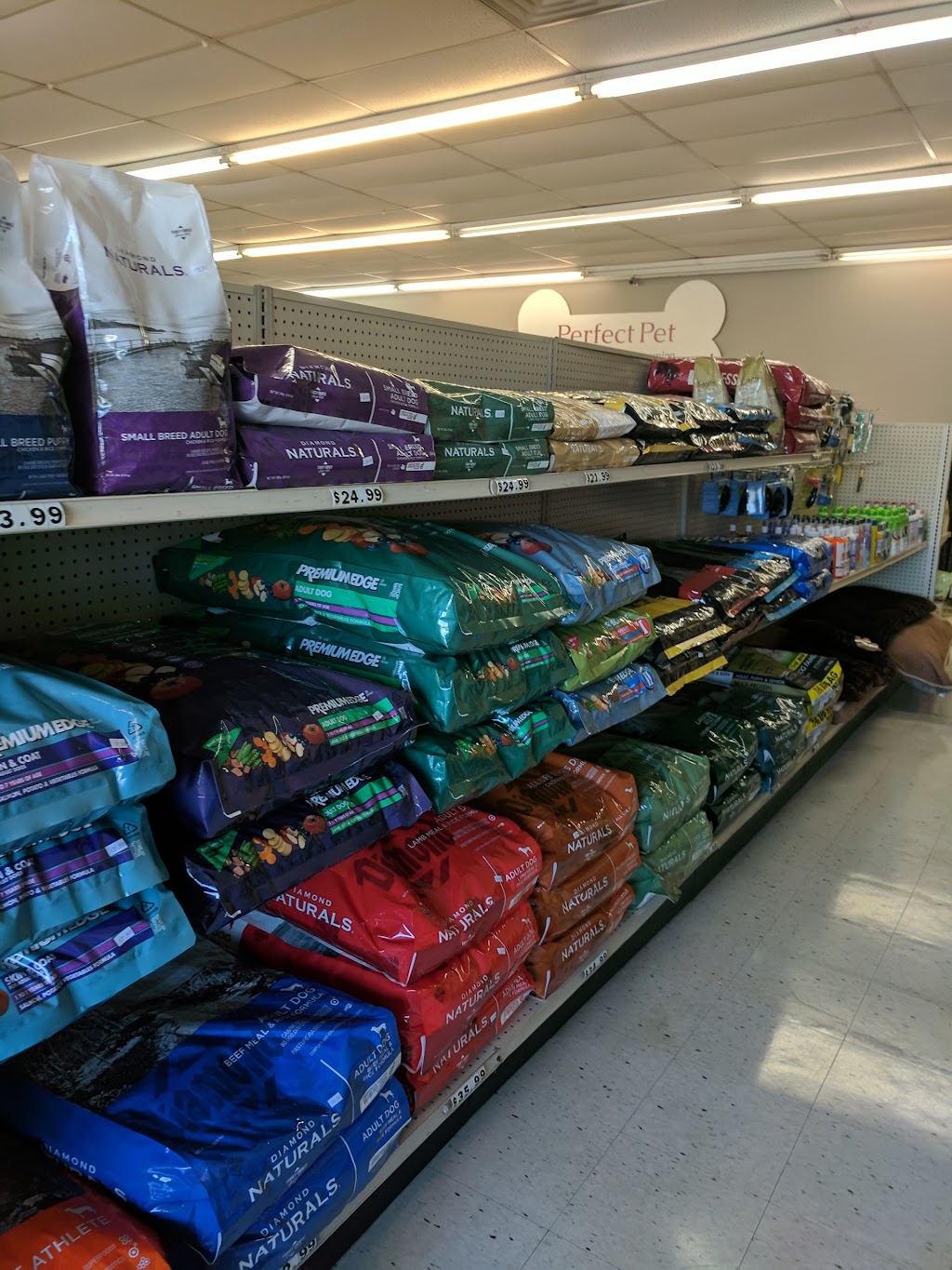 Perfect Pet Food & Accessories | 618 N Main St, Bluffton, IN 46714, USA | Phone: (260) 846-0276