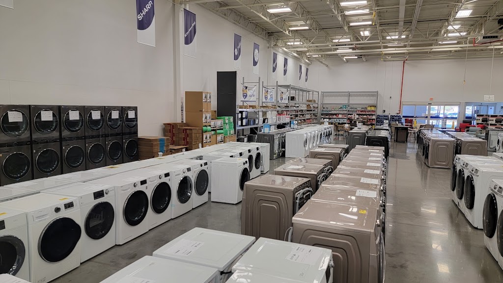 Lowe’s Outlet Store | 3500 W Airport Fwy, Irving, TX 75062, USA | Phone: (469) 586-2460