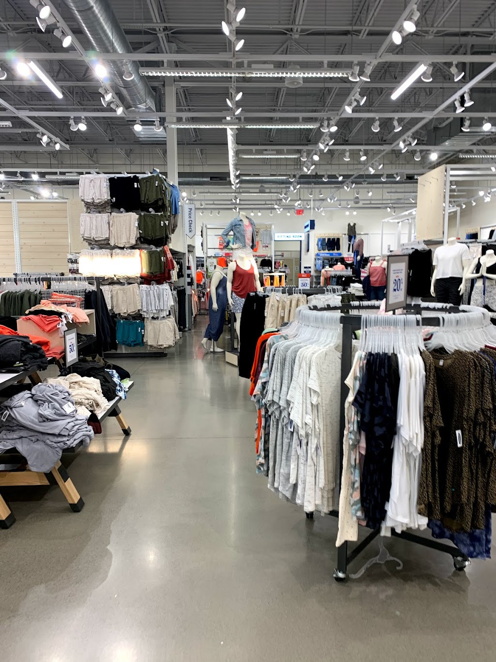 Old Navy | 22000 Dulles Retail Plaza #126, Sterling, VA 20166, USA | Phone: (703) 430-9701