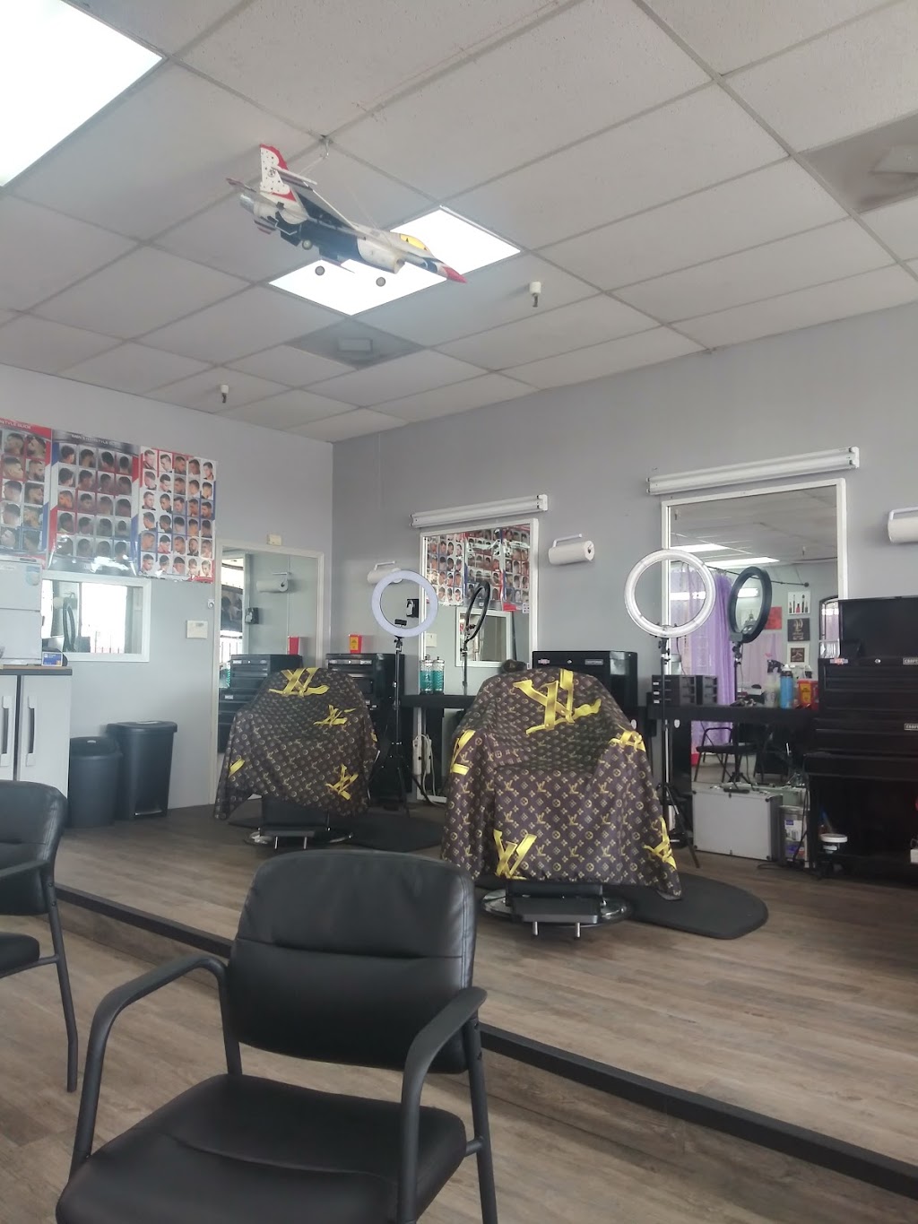 Kash cuts barbershop & salon | 7121 W US Hwy 90 Suite 110, San Antonio, TX 78227, USA | Phone: (210) 314-5781