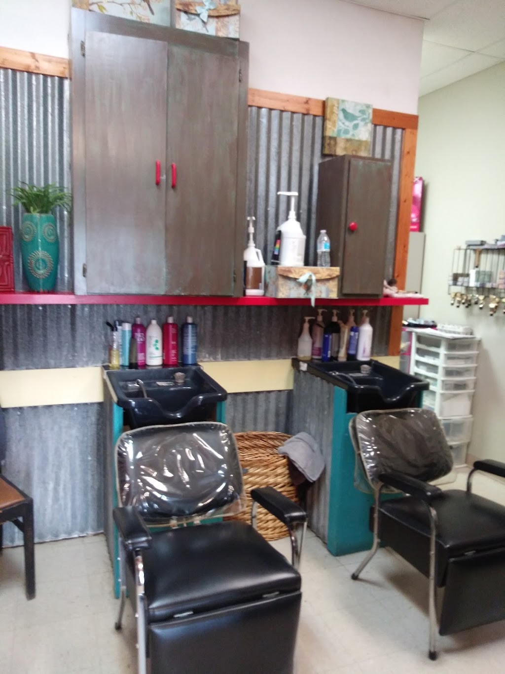 Impressions Salon And Barbershop | 3260 Fall Creek Hwy, Granbury, TX 76049, USA | Phone: (682) 500-4454