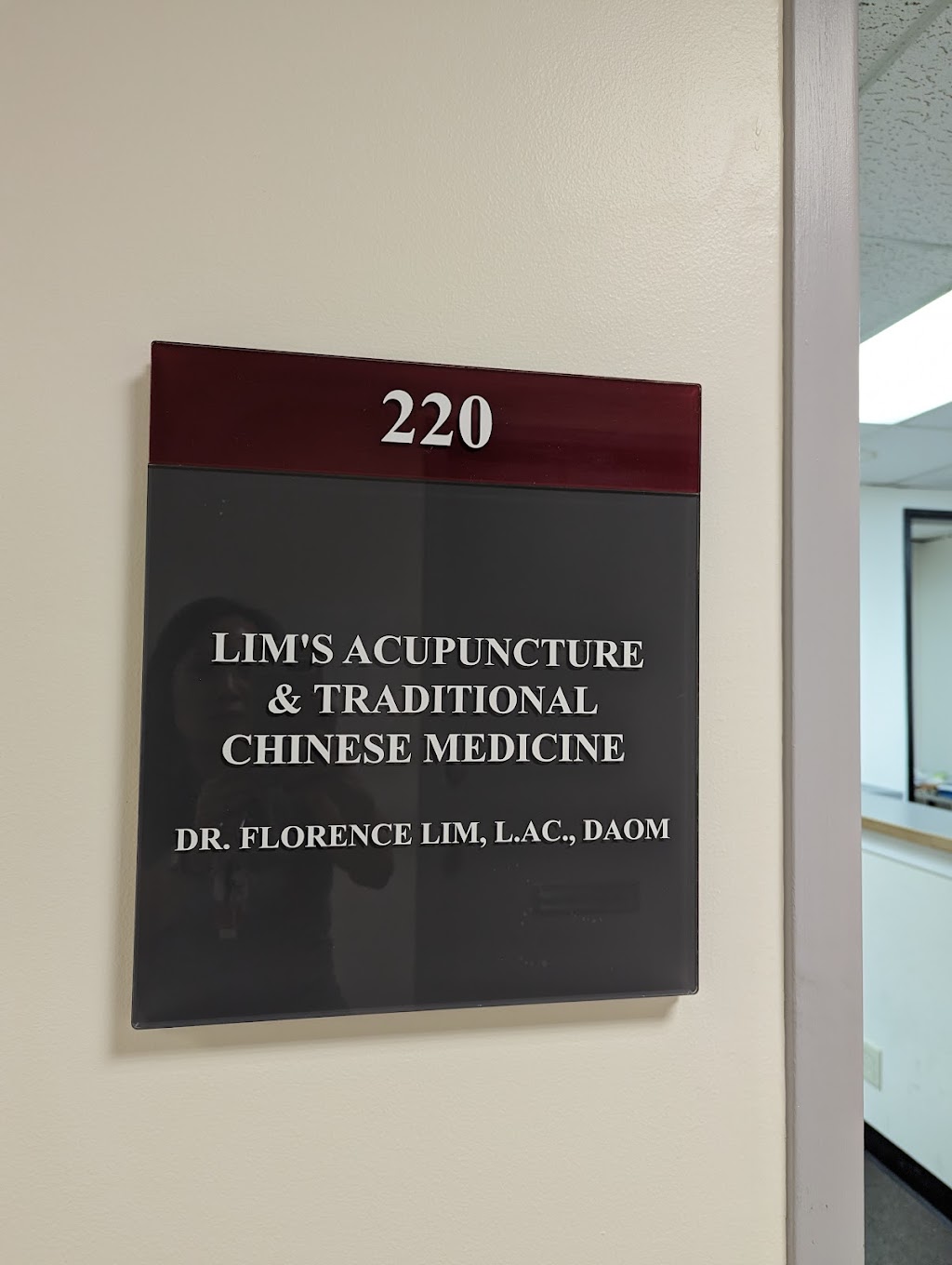 Lims Acupuncture & Traditional Chinese Medicine | 17530 Ventura Blvd UNIT 220, Encino, CA 91316, USA | Phone: (818) 990-9990