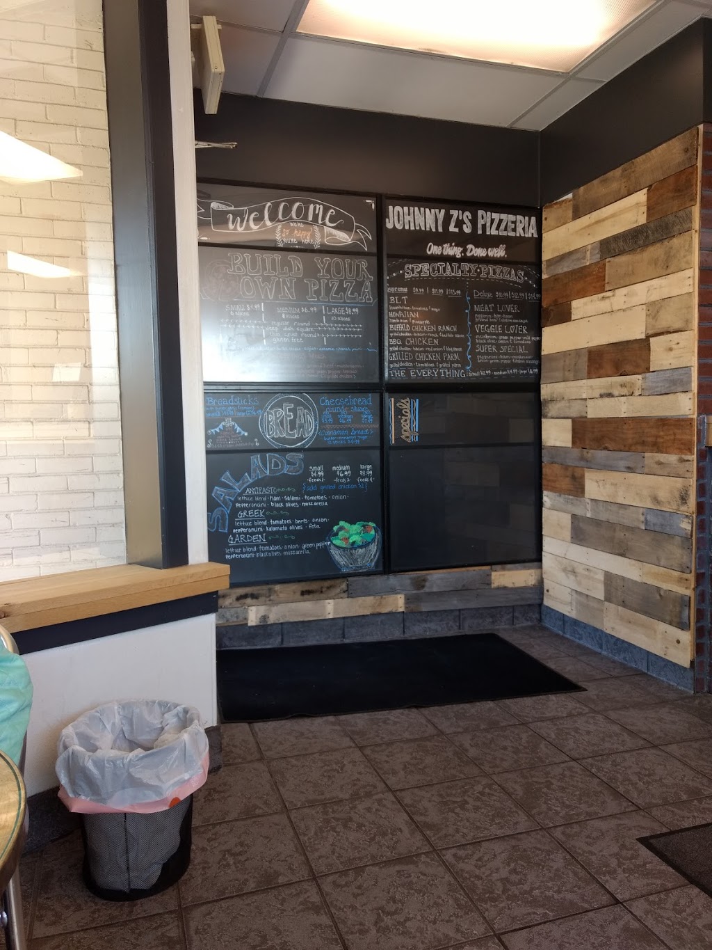 Johnny Zs Pizzeria | 28210 Harper Ave, St Clair Shores, MI 48081, USA | Phone: (586) 498-8800