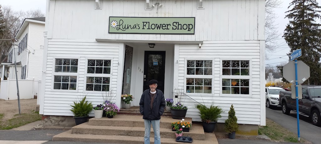 Lunas Flower Shop | 324 Village St, Medway, MA 02053, USA | Phone: (508) 321-1018