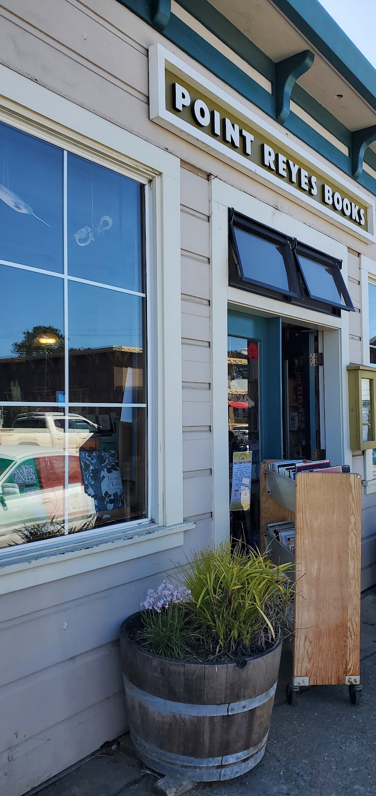 Point Reyes Books | 11315 CA-1, Point Reyes Station, CA 94956, USA | Phone: (415) 663-1542