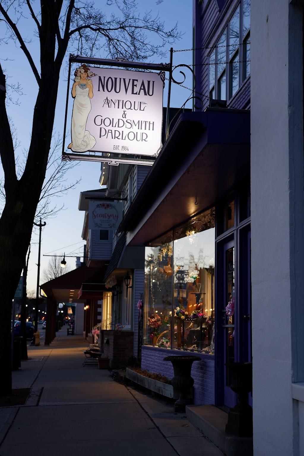 Nouveau Antique Jewelry | W62N594 Washington Ave, Cedarburg, WI 53012, USA | Phone: (262) 375-4568