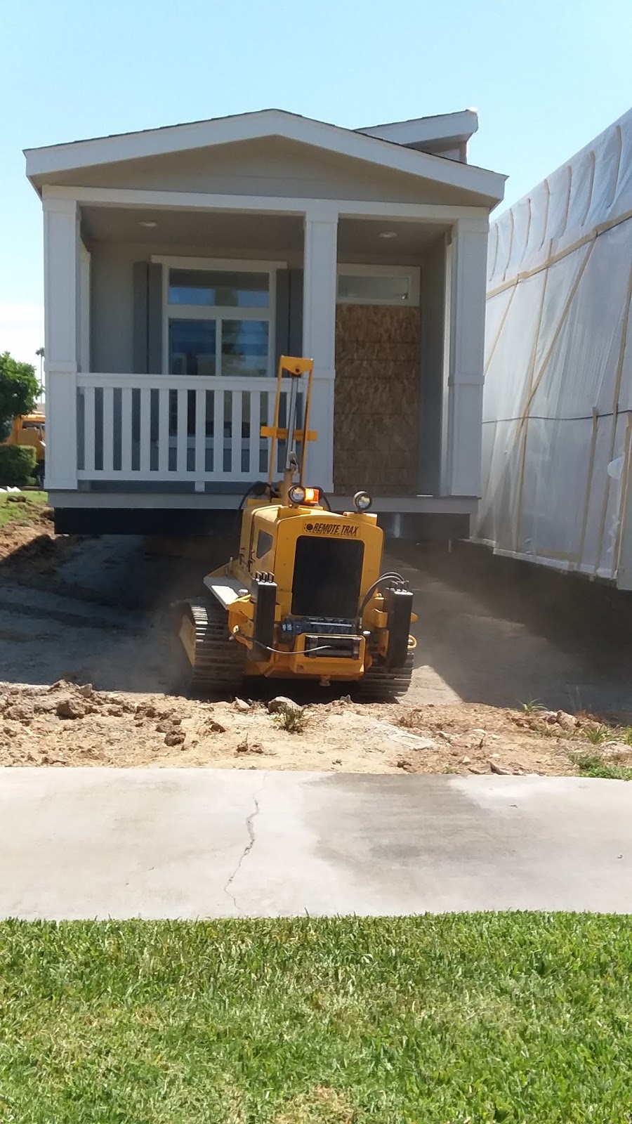 Lake Park La Mirada | 13990 Imperial Hwy., La Mirada, CA 90638, USA | Phone: (562) 921-5700