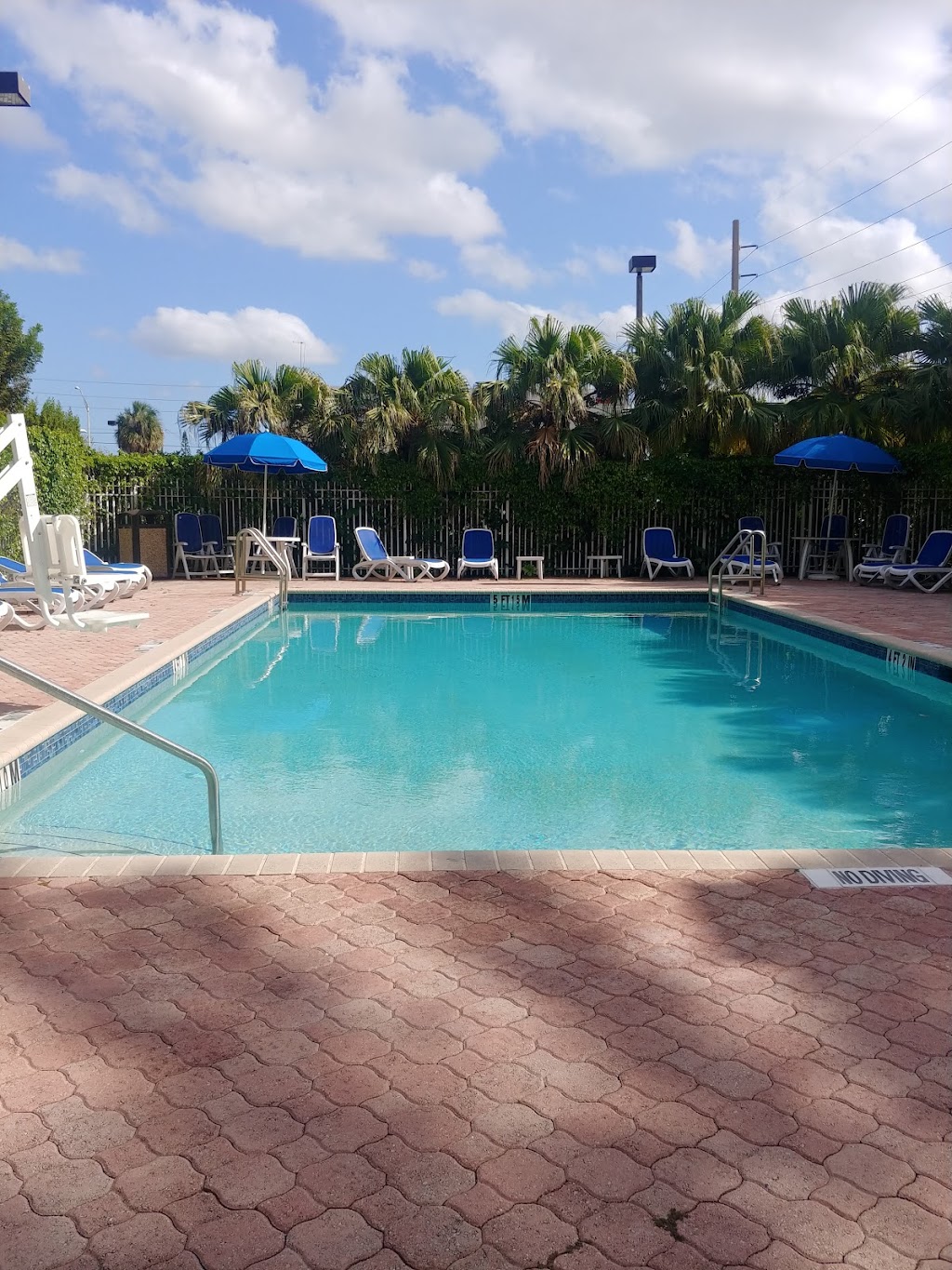 Comfort Suites Miami - Kendall | 3901 SW 117th Ave, Miami, FL 33175, USA | Phone: (305) 220-3901