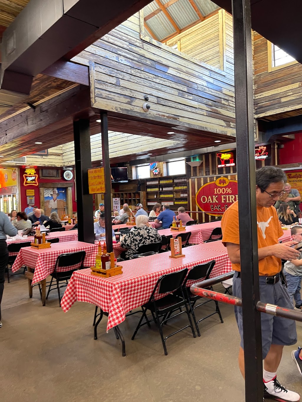 Rudys "Country Store" and Bar-B-Q | 2400 N Interstate Hwy 35, Round Rock, TX 78681, USA | Phone: (512) 244-2936
