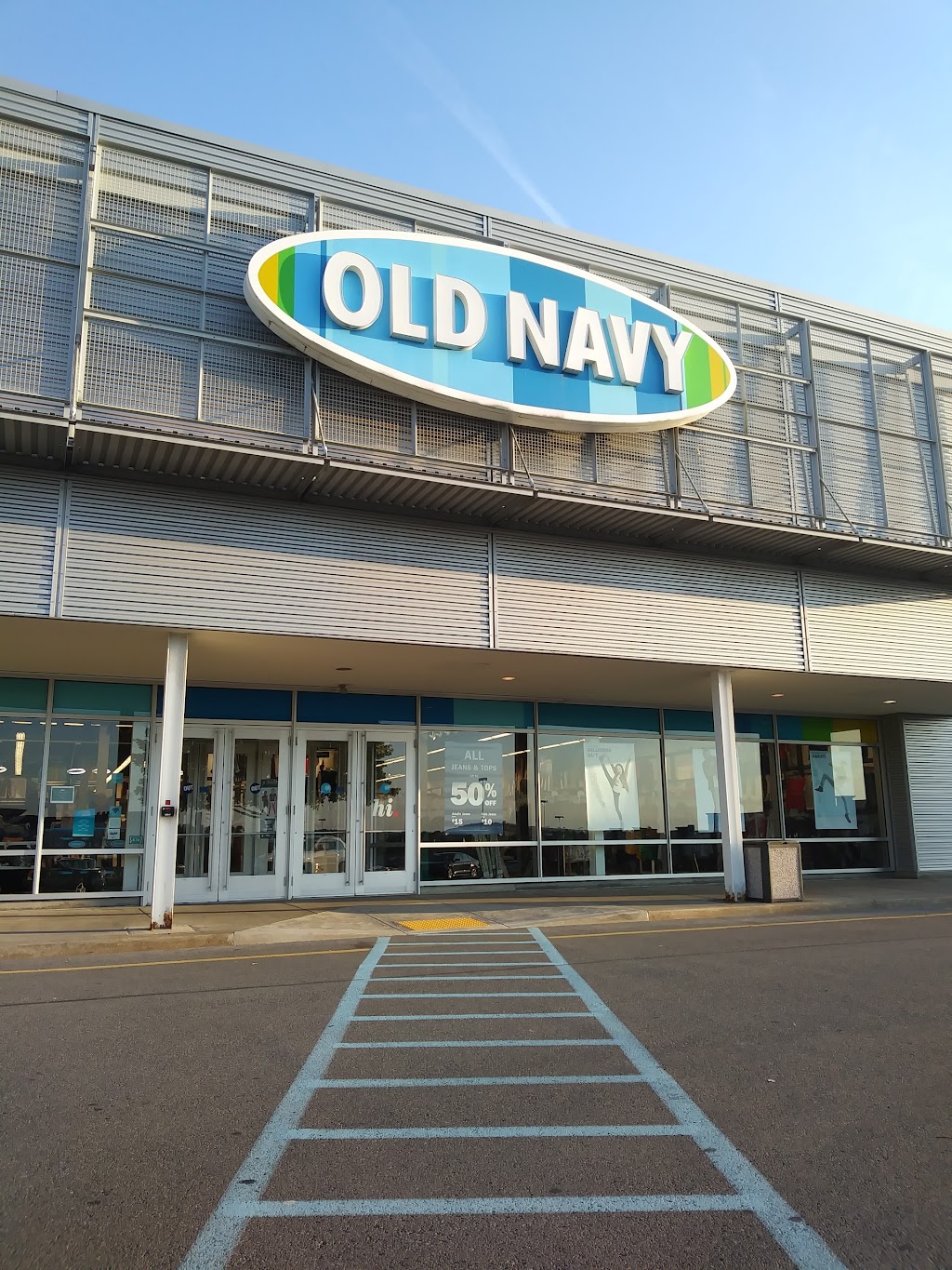 Old Navy | 180 Quinn Dr, Pittsburgh, PA 15275, USA | Phone: (412) 275-6065