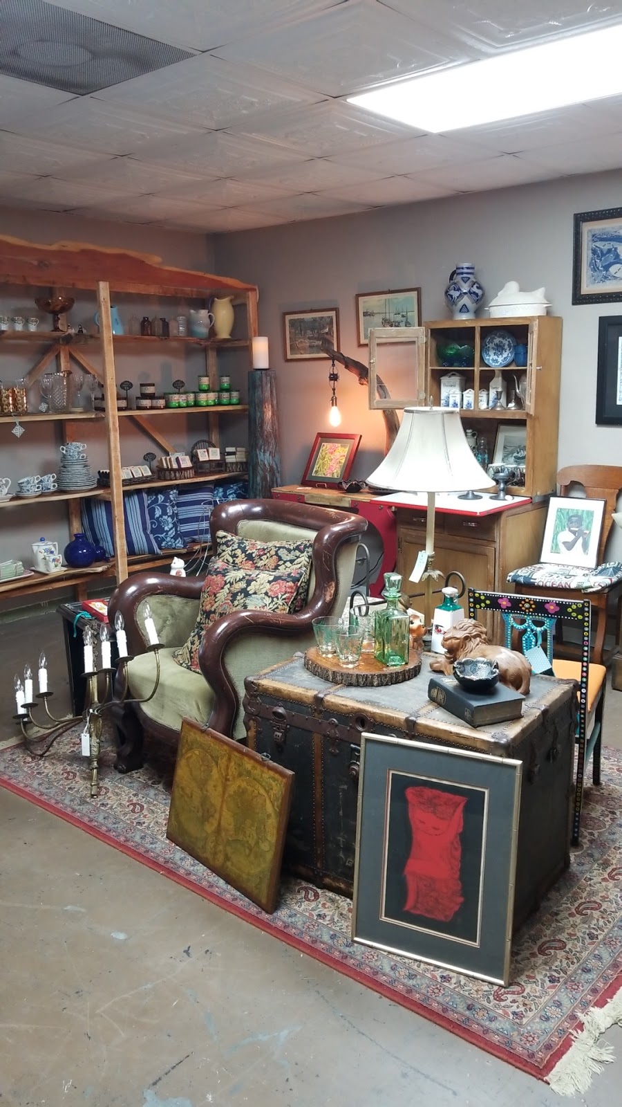 22 Moons Antiques | 3102 Lithia Pinecrest Rd, Valrico, FL 33596, USA | Phone: (813) 278-5213