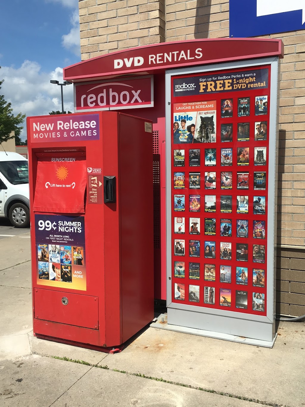 Redbox | 50 W 98th St, Bloomington, MN 55420, USA | Phone: (866) 733-2693