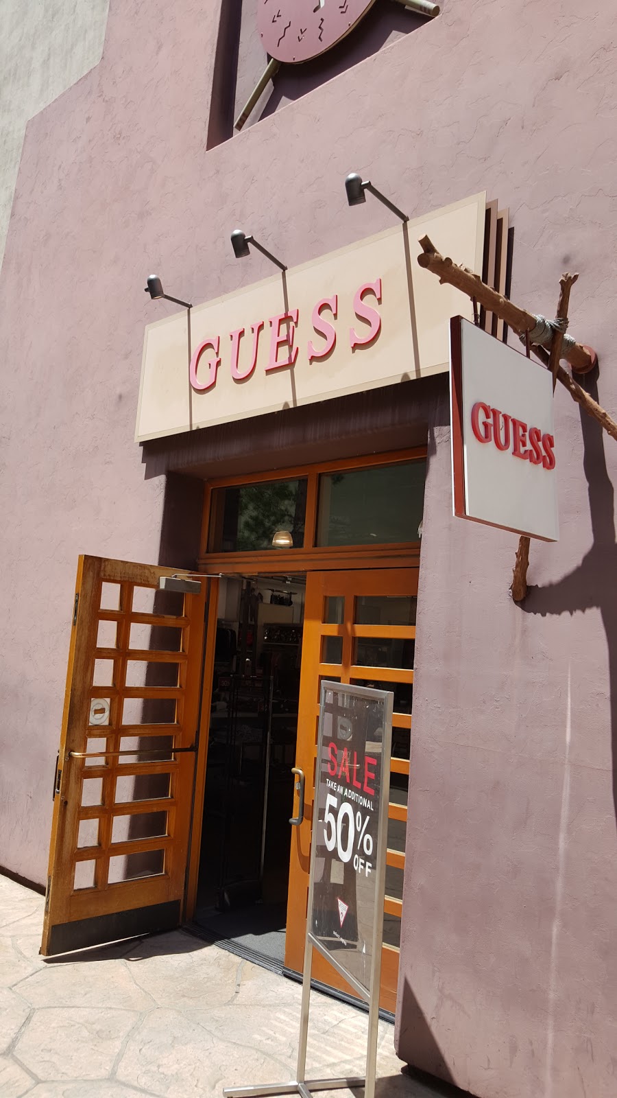 GUESS Factory | 5005 Willows Rd Suite 3103, Alpine, CA 91901, USA | Phone: (619) 445-1196