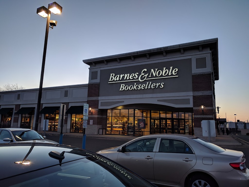 Barnes & Noble | 1180 Raritan Rd, Clark, NJ 07066 | Phone: (732) 574-1818