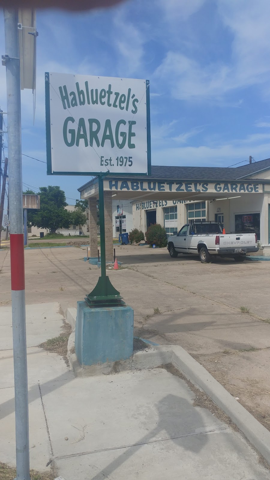 Habluetzels Garage | 2786 Main St, Ingleside, TX 78362, USA | Phone: (361) 776-7511