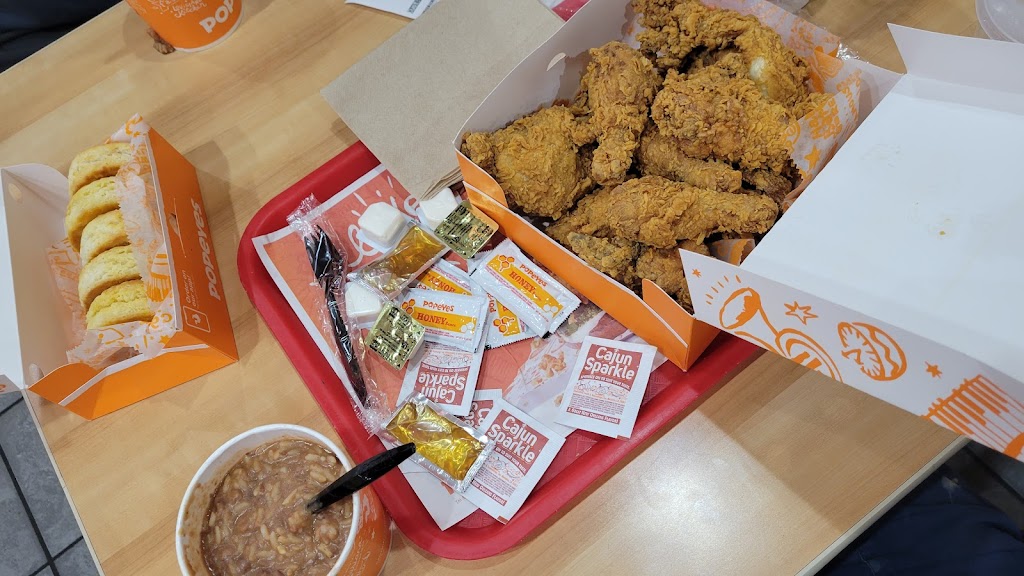 Popeyes Louisiana Kitchen | 703 Airport Dr, Bakersfield, CA 93308, USA | Phone: (661) 391-8600