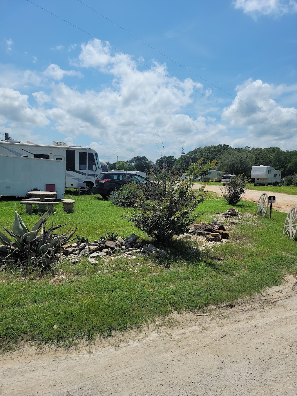 Lil Bit Country RV Park | 139 Hcr 2415 N, Hillsboro, TX 76645, USA | Phone: (254) 582-5688