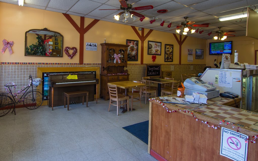 Holtmans Donut Shop | 214 W Main St, Williamsburg, OH 45176, USA | Phone: (513) 724-3865