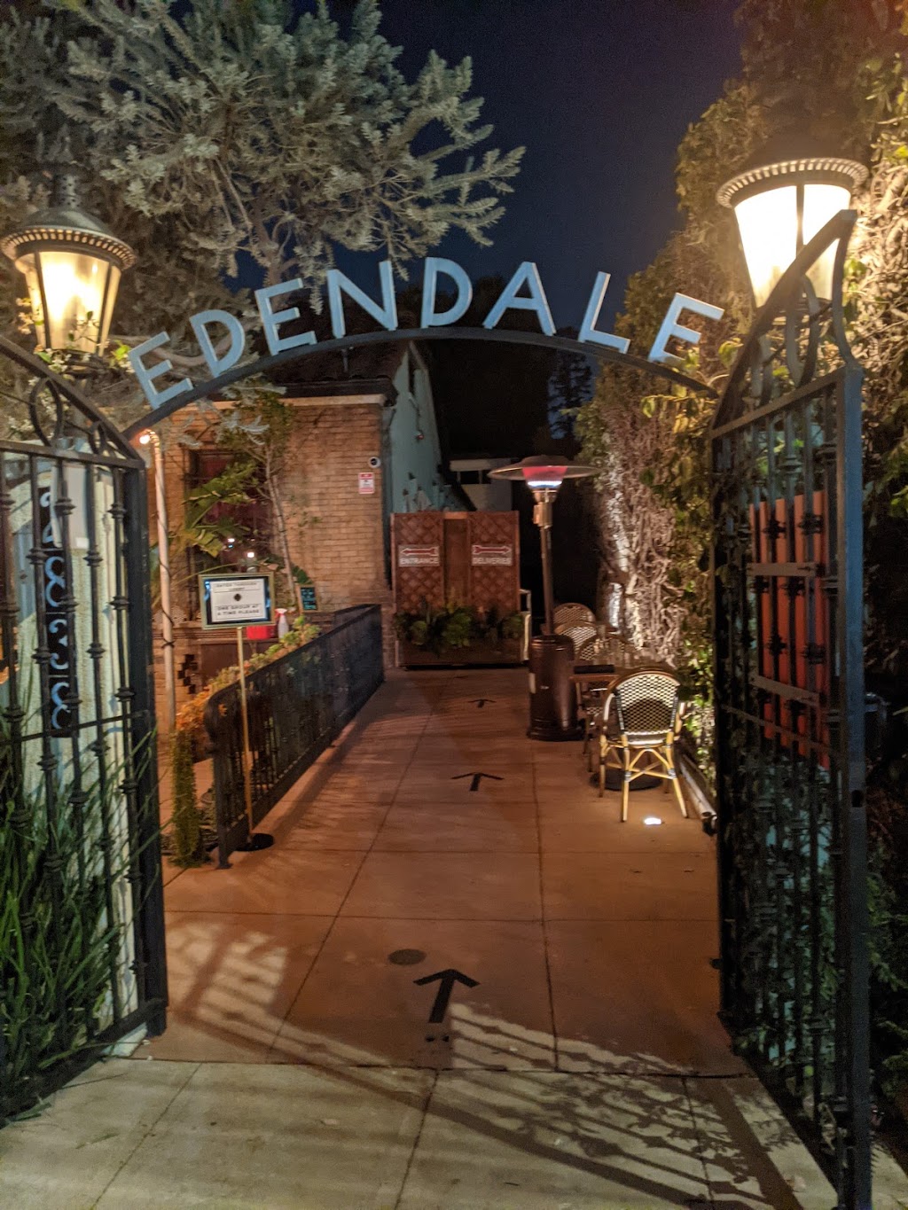 Edendale Restaurant and Bar | 2838 Rowena Ave, Los Angeles, CA 90039, USA | Phone: (323) 666-2000