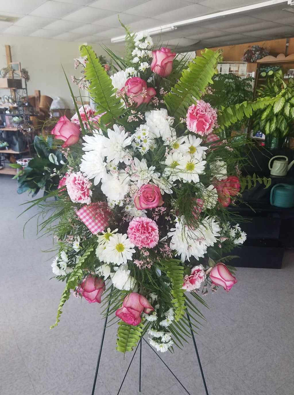 Denton Florist & Crafts | 100 E Peacock Ave, Denton, NC 27239, USA | Phone: (336) 859-8387