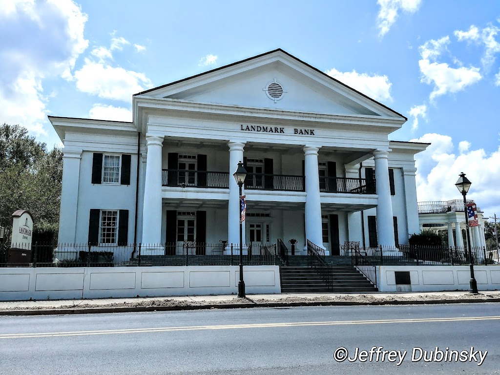 Landmark Bank | 3002, 12225 St Helena St, Clinton, LA 70722, USA | Phone: (225) 683-3371