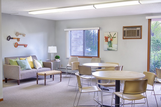 Creek Point Apartments | 1045 Hiawatha Ave, Hopkins, MN 55343, USA | Phone: (866) 757-4824