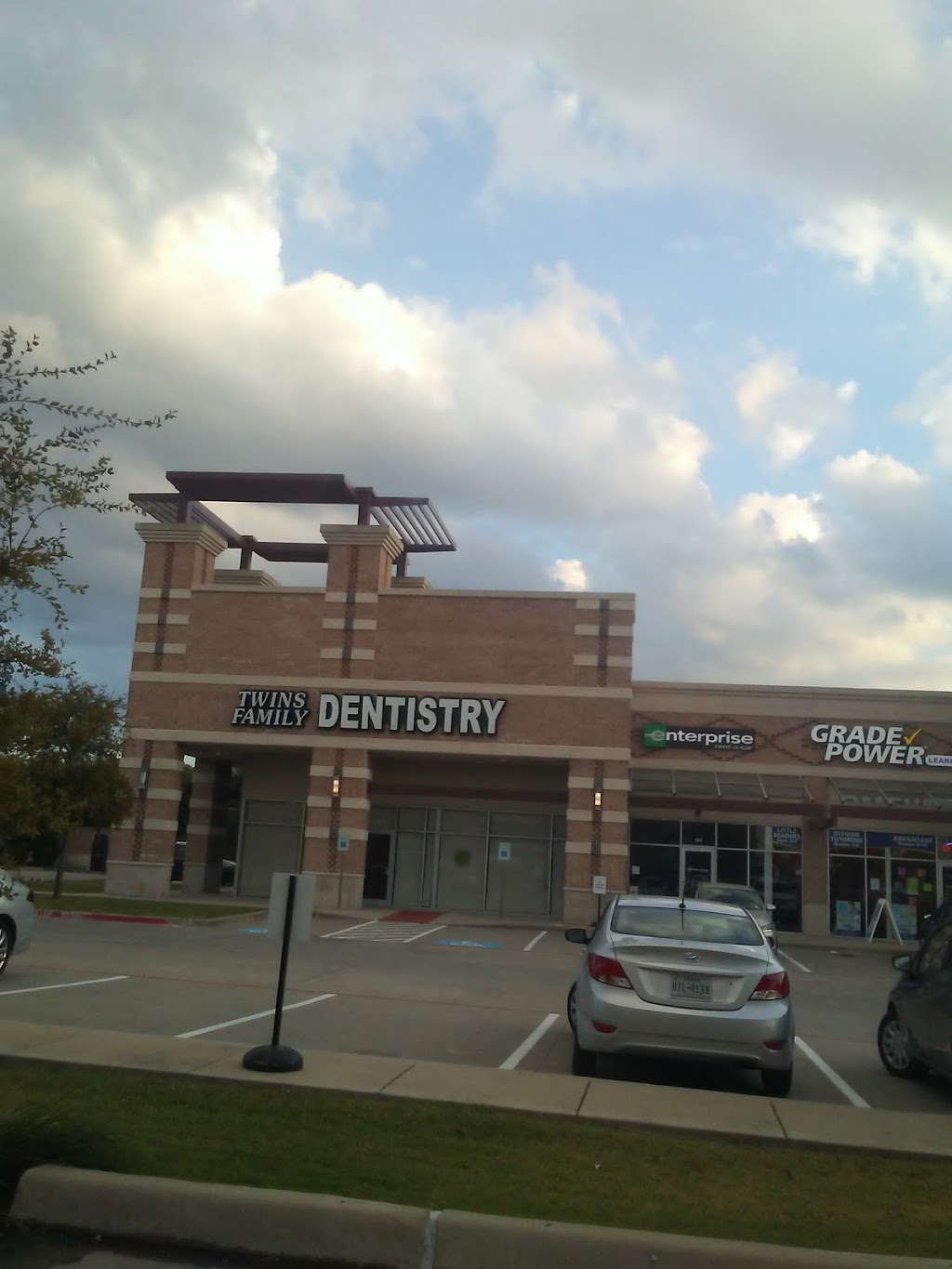 Twins Family Dentistry | 8811 Teel Pkwy Suite 270, Frisco, TX 75034, USA | Phone: (972) 335-3000