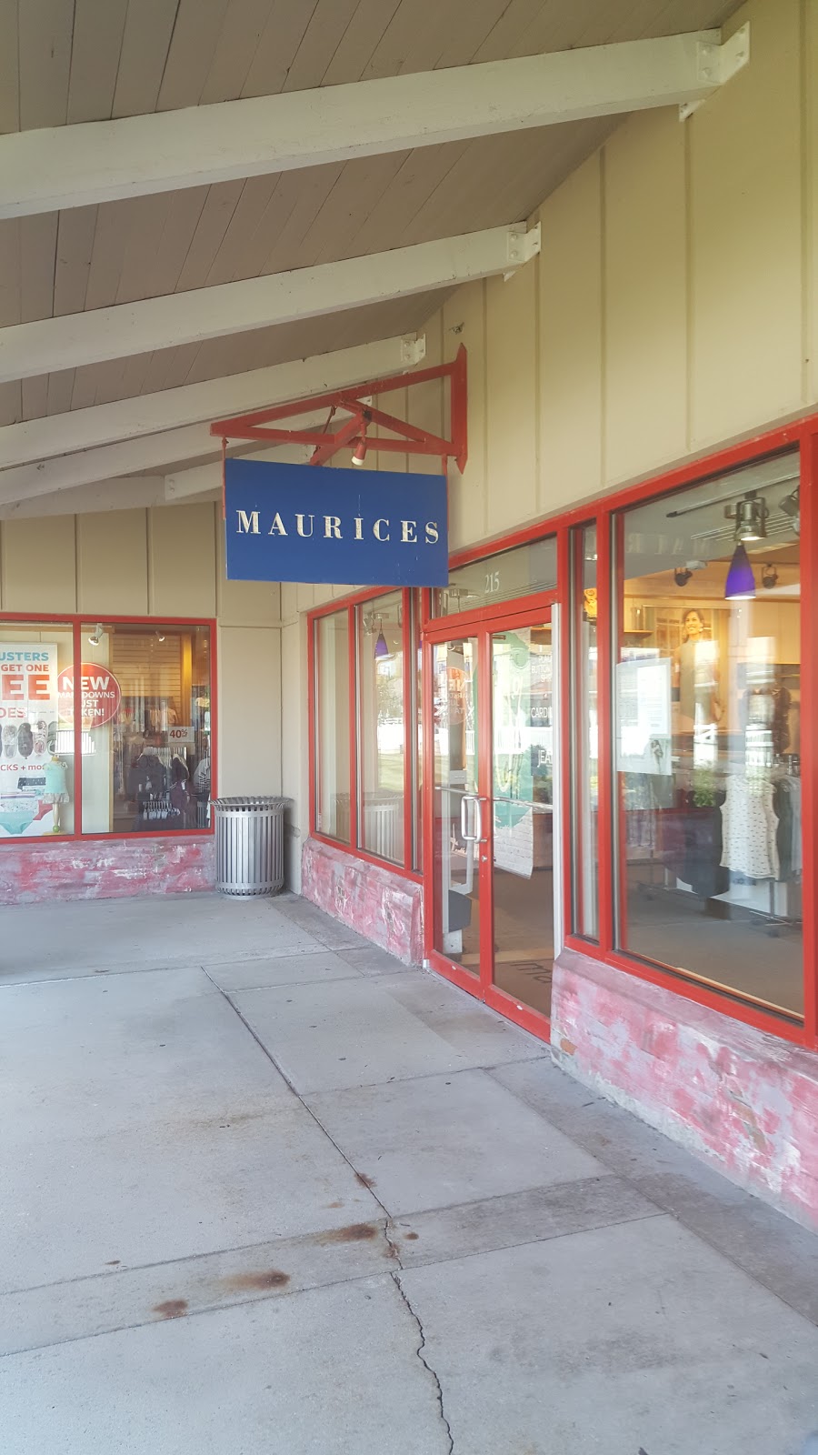 Maurices | 9911 Avon Lake Rd Space 215, Burbank, OH 44214, USA | Phone: (330) 948-1409