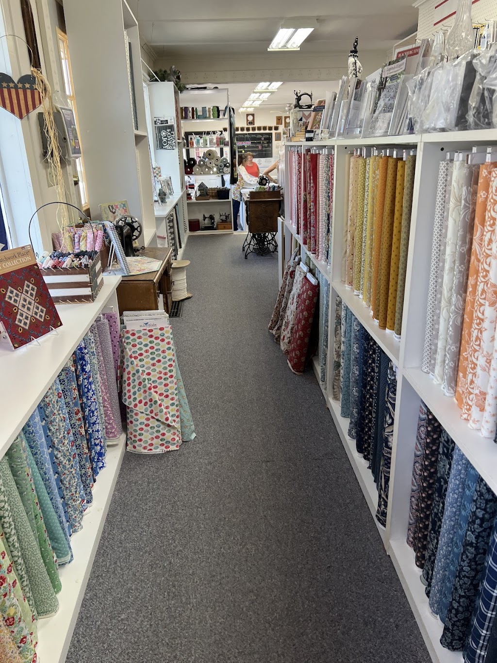 Gloversville Sewing Center Inc | 385 S Main St, Gloversville, NY 12078, USA | Phone: (518) 725-4919