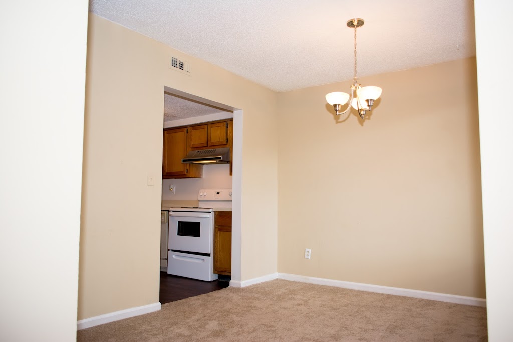 Laurel Grove Apartment Homes | 2020 Wells Rd, Orange Park, FL 32073, USA | Phone: (833) 610-2771