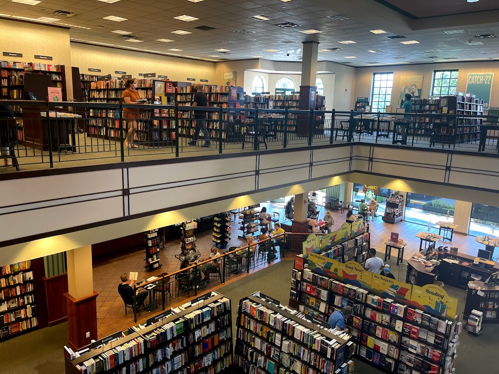 Barnes & Noble | The Commons at Calabasas Park, 4735 Commons Way, Calabasas, CA 91302, USA | Phone: (818) 222-0542